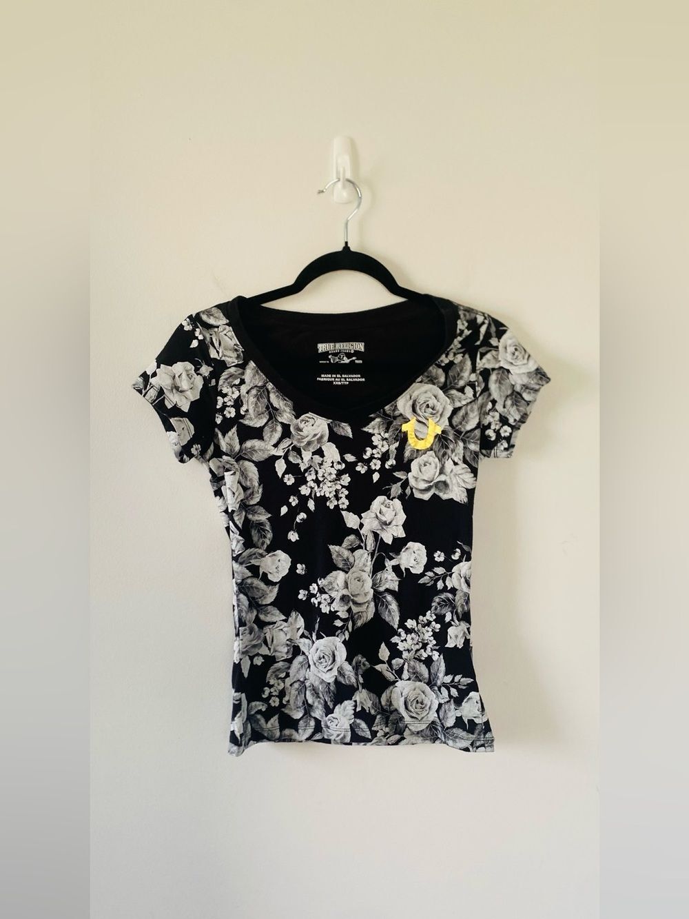 True Religion Dark Floral Foil Buddha V-Neck Tee Size XXS Y2K 2000s Grunge Goth